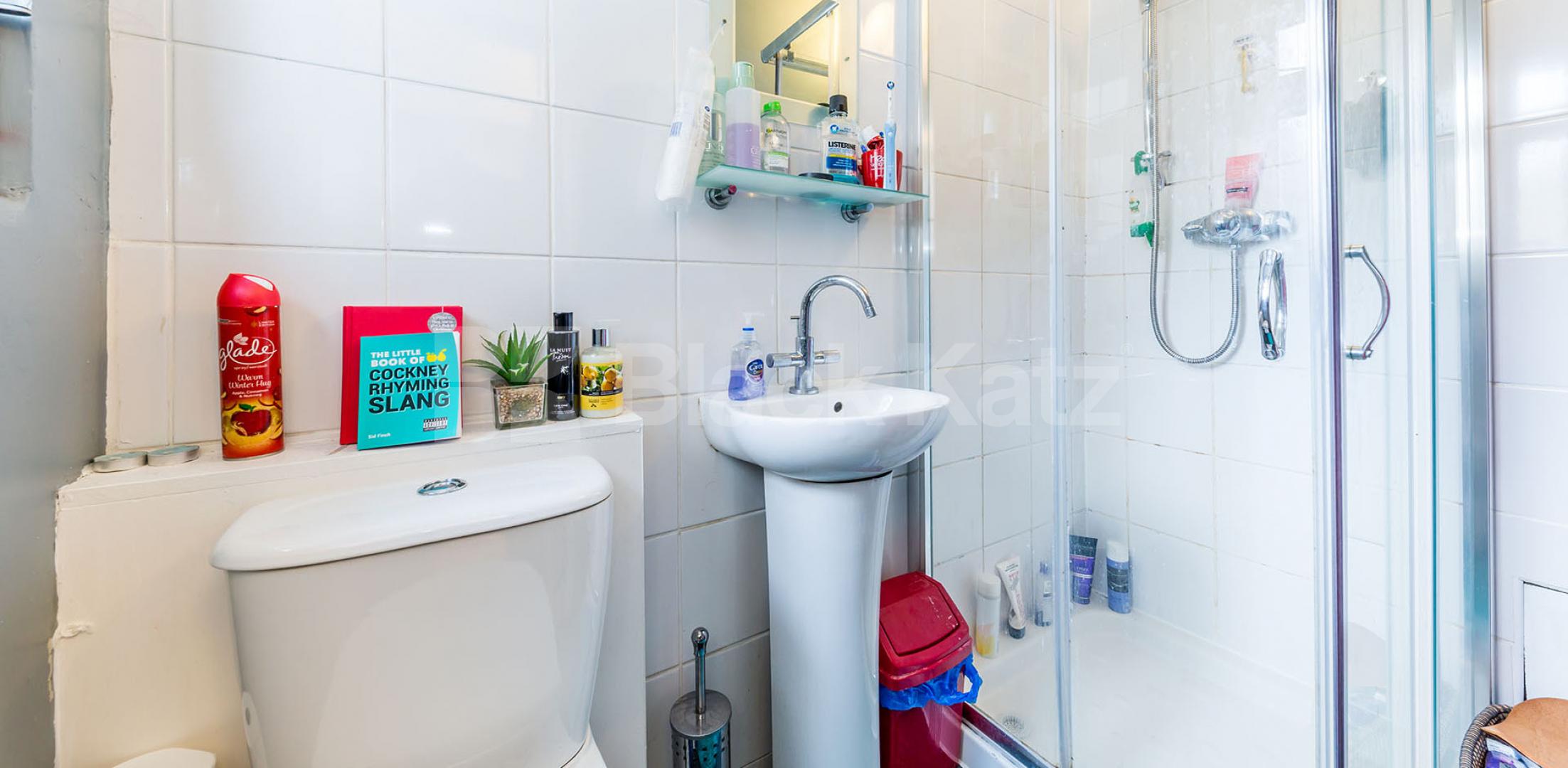 			1 Bedroom, 1 bath, 1 reception Flat			 St. Peters Street, ISLINGTON N1