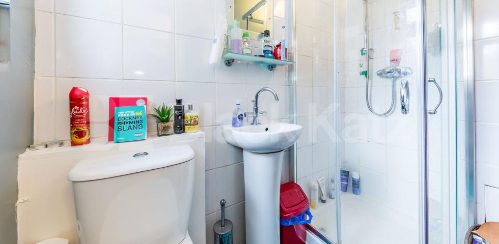 			1 Bedroom, 1 bath, 1 reception Flat			 St. Peters Street, ISLINGTON N1
