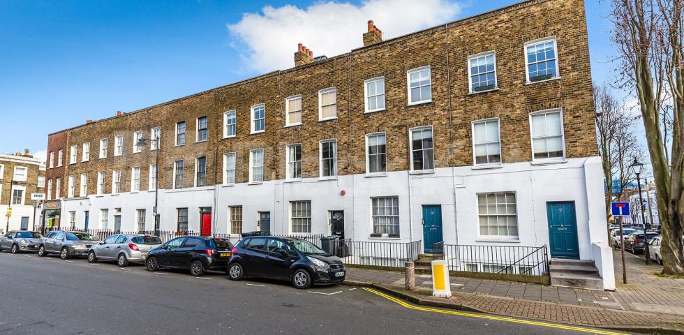 			1 Bedroom, 1 bath, 1 reception Flat			 St. Peters Street, ISLINGTON N1