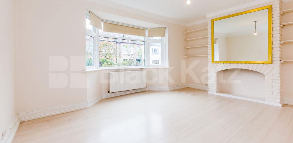 			Beautiful House On Quiet Road ! , 3 Bedroom, 1 bath, 1 reception House			 Bedford Road, East Finchley