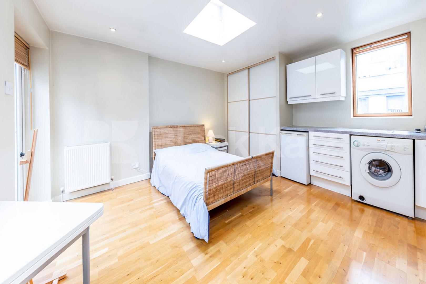 Top floor Studio in a Zone 1 Location Minutes to Old street Station  Westland Place, Old Street