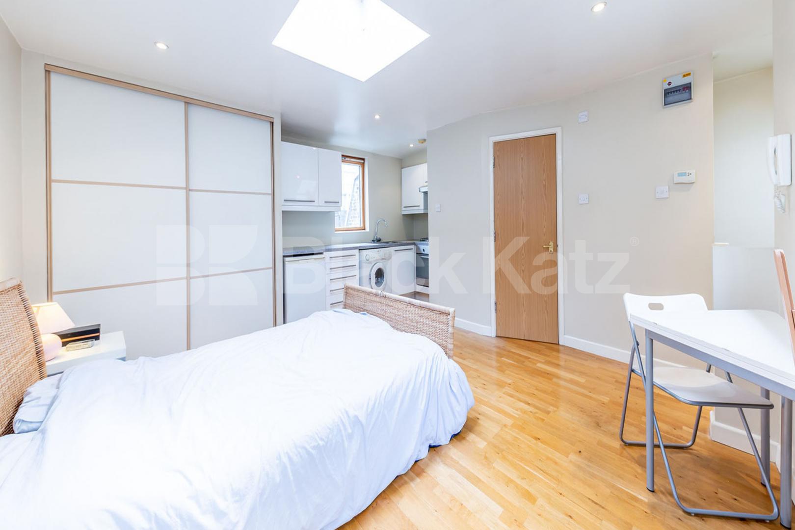 Top floor Studio in a Zone 1 Location Minutes to Old street Station  Westland Place, Old Street