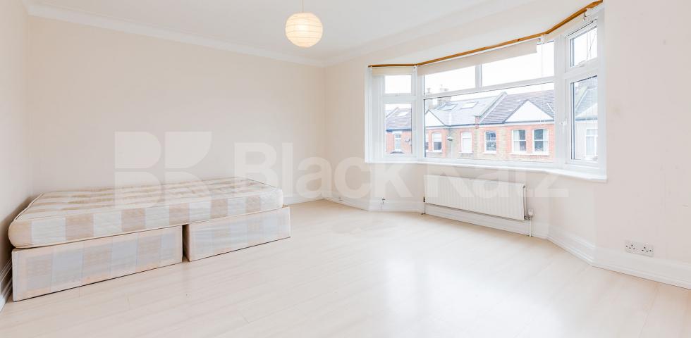 			Beautiful House On Quiet Road ! , 3 Bedroom, 1 bath, 1 reception House			 Bedford Road, East Finchley
