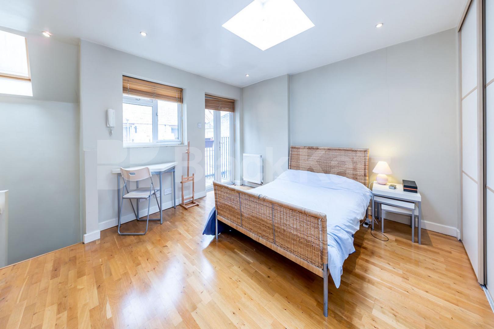 Top floor Studio in a Zone 1 Location Minutes to Old street Station  Westland Place, Old Street