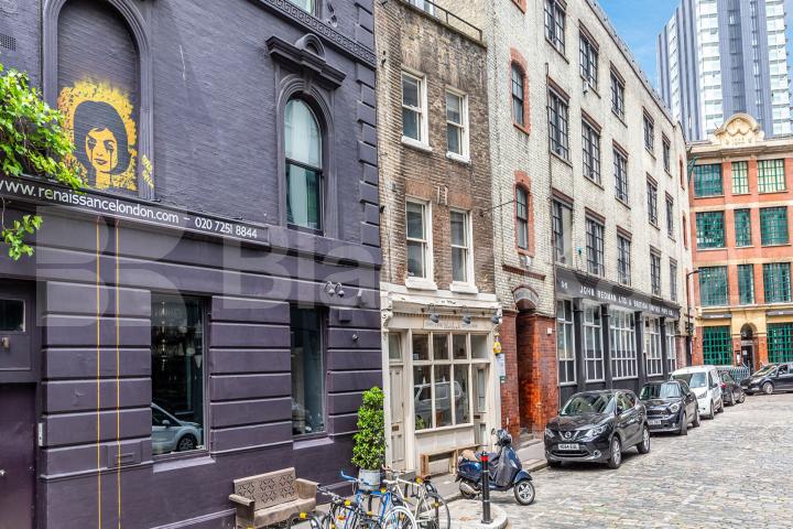 Top floor Studio in a Zone 1 Location Minutes to Old street Station  Westland Place, Old Street