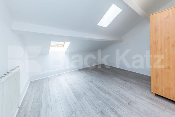 6 bedroom 2 bathroom  private garden and a balcony one not to miss Hazellville Road, Archway 