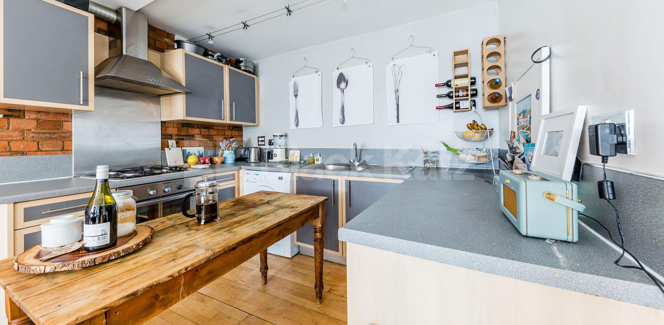 			SPACIOUS WAREHOUSE CONVERSION, 1 Bedroom, 1 bath, 1 reception Flat			 Dove Road, ISLINGTON/CANONBURY N1