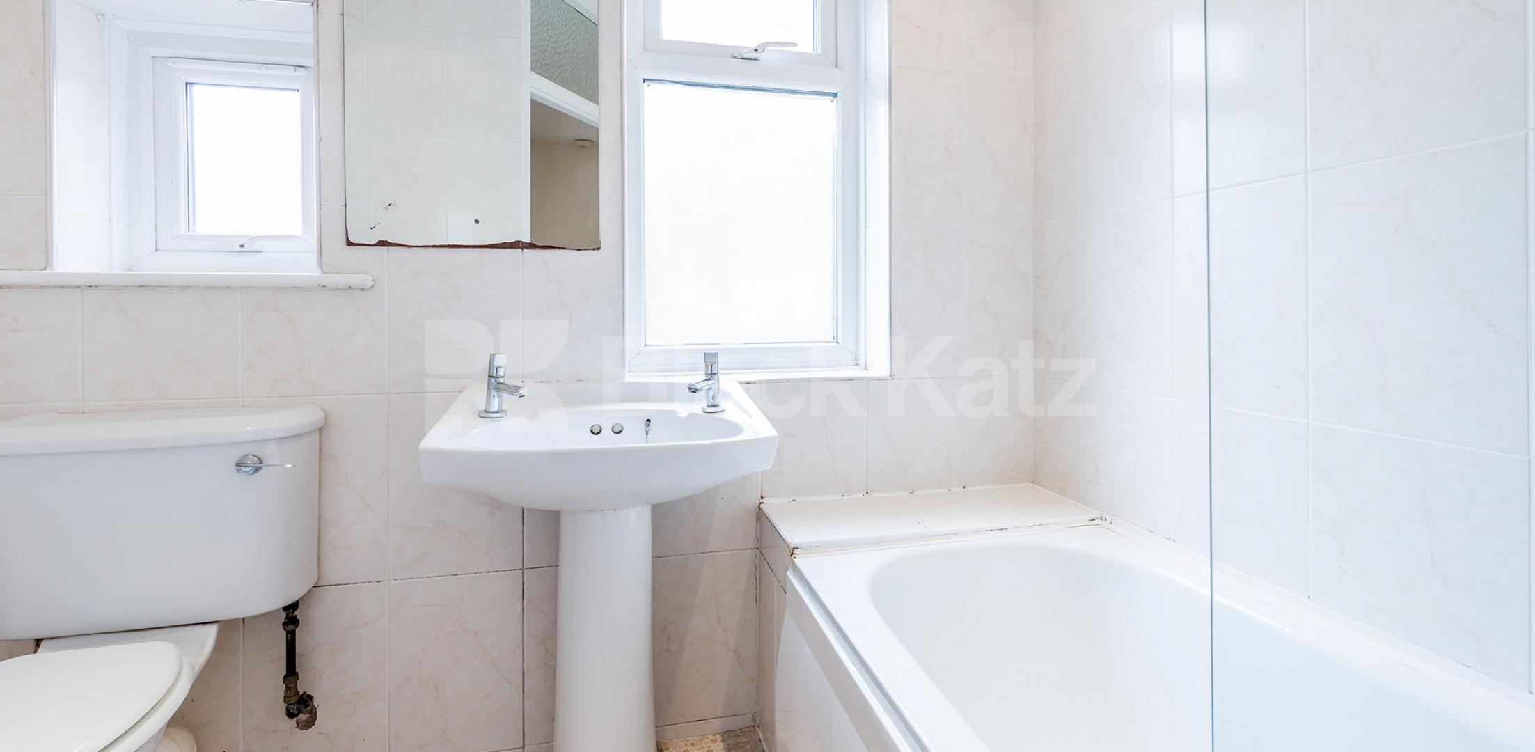 			Beautiful House On Quiet Road ! , 3 Bedroom, 1 bath, 1 reception House			 Bedford Road, East Finchley