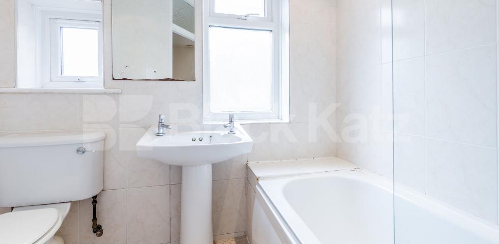 			Beautiful House On Quiet Road ! , 3 Bedroom, 1 bath, 1 reception House			 Bedford Road, East Finchley