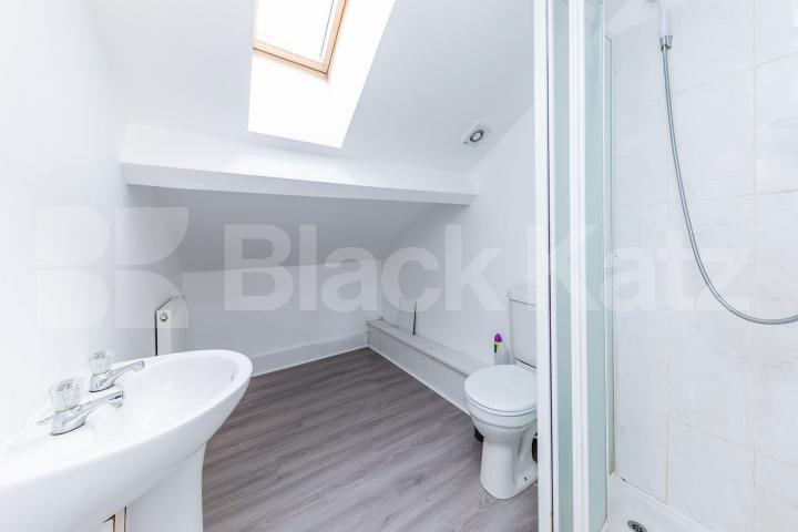 6 bedroom 2 bathroom  private garden and a balcony one not to miss Hazellville Road, Archway 