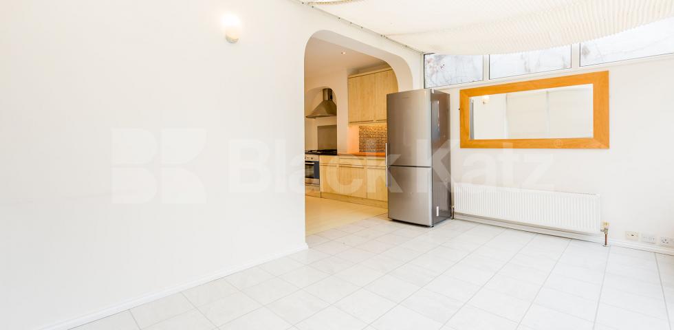 			Beautiful House On Quiet Road ! , 3 Bedroom, 1 bath, 1 reception House			 Bedford Road, East Finchley