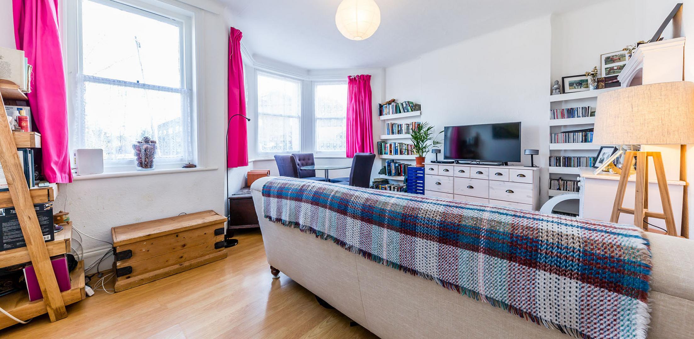 Fantastic spacious modern one bed mins to shops Birkbeck Road, Crouch End