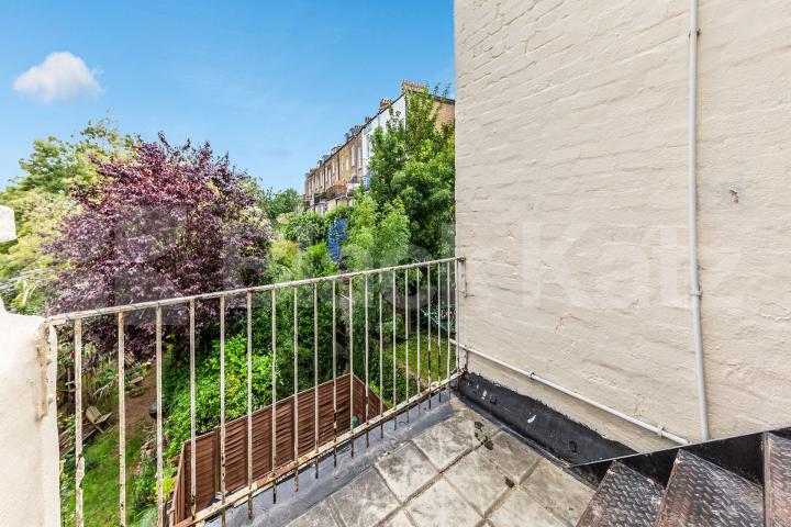 6 bedroom 2 bathroom  private garden and a balcony one not to miss Hazellville Road, Archway 