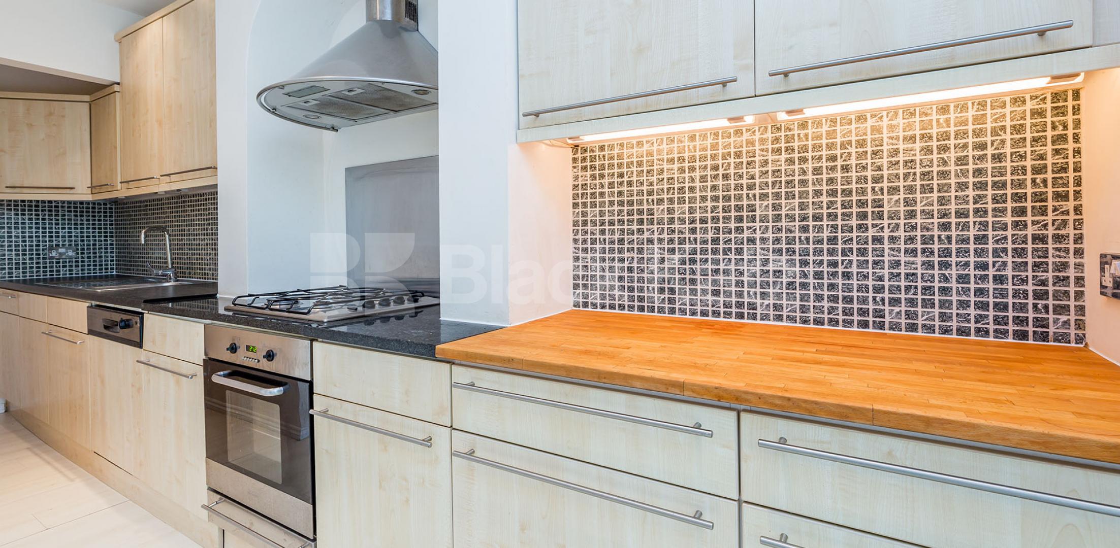 			Beautiful House On Quiet Road ! , 3 Bedroom, 1 bath, 1 reception House			 Bedford Road, East Finchley