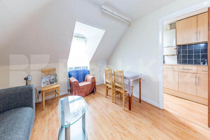 Top floor 1 bedroom close to local amenities  Stroud Green Road  , Finsbury Park