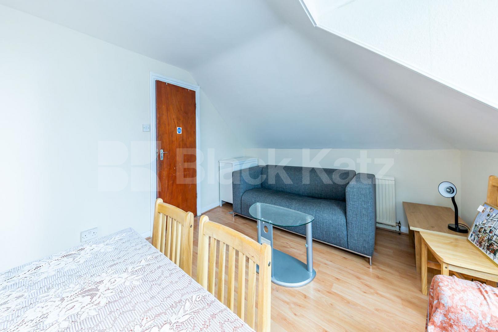 Top floor 1 bedroom close to local amenities  Stroud Green Road  , Finsbury Park