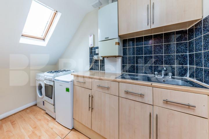 Top floor 1 bedroom close to local amenities  Stroud Green Road  , Finsbury Park