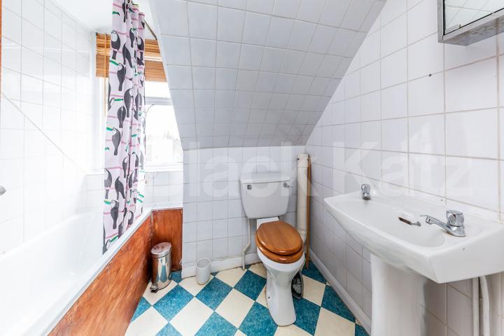 Top floor 1 bedroom close to local amenities  Stroud Green Road  , Finsbury Park