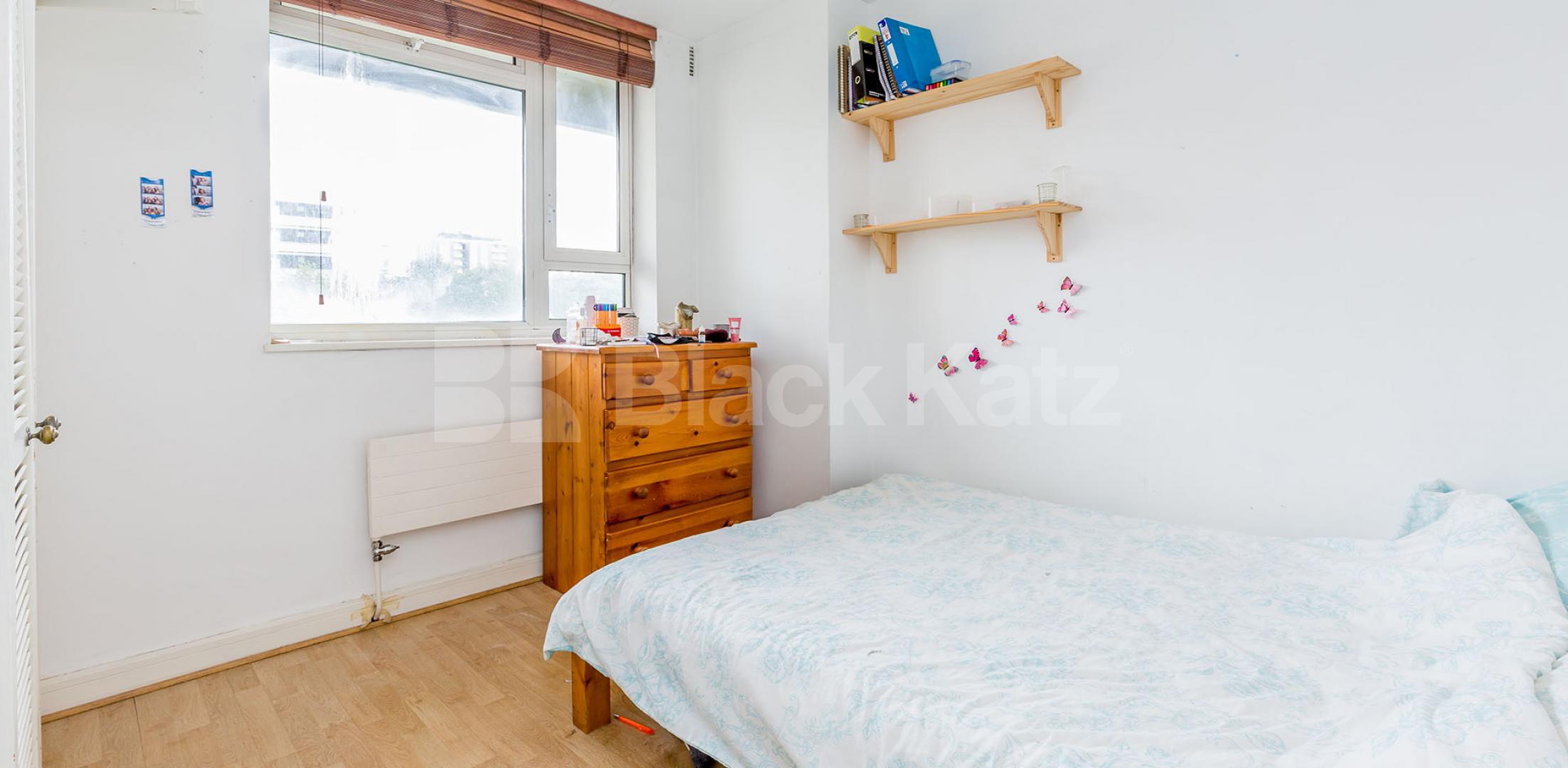 Sandwiched between Angel and Kings cross making it perfect for commuter. Collier Street, Angel / Kings Cross