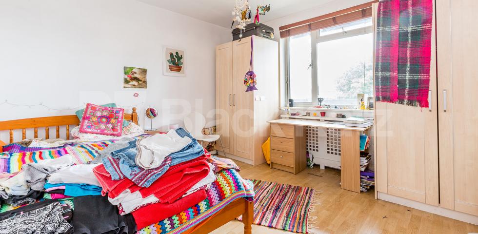 Sandwiched between Angel and Kings cross making it perfect for commuter. Collier Street, Angel / Kings Cross