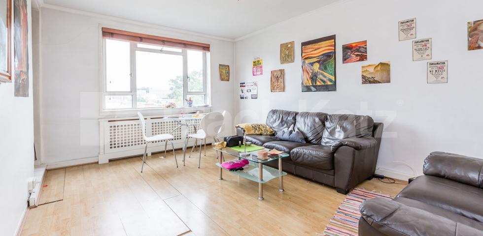 Sandwiched between Angel and Kings cross making it perfect for commuter. Collier Street, Angel / Kings Cross