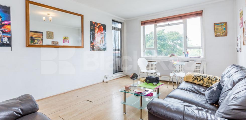 Sandwiched between Angel and Kings cross making it perfect for commuter. Collier Street, Angel / Kings Cross