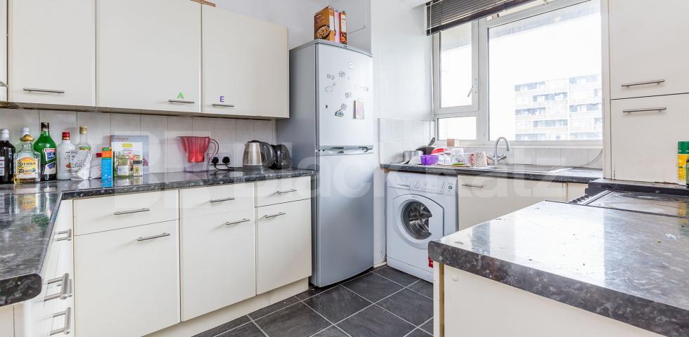 Sandwiched between Angel and Kings cross making it perfect for commuter. Collier Street, Angel / Kings Cross