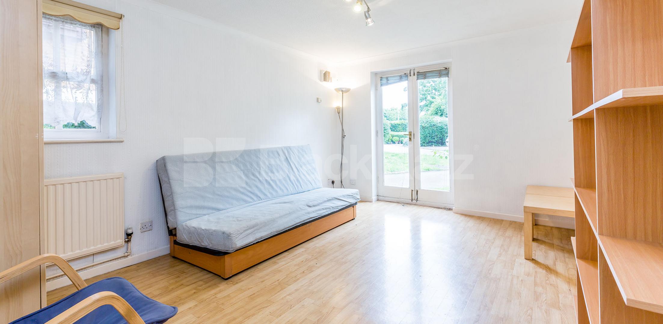 Charming 1 Bed Flat with Wooden Flooring in Private Gated Close Moriatry Close, Holloway