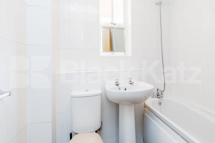 1 bedroom within a gated development just off Camden Road Moriatry Close, Holloway