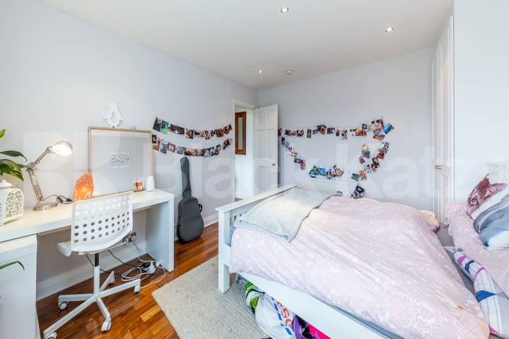 Beautiful 4 bedroom property perfect for professional and Students Camden Road, Camden Borders 