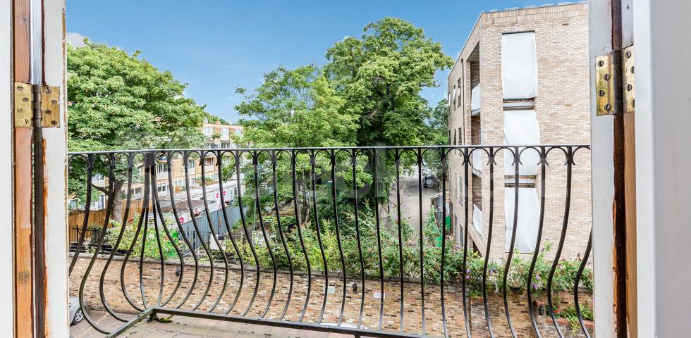 			2 BED GOOD FOR 3 SHARERS OFF CAMDEN ROAD!, 3 Bedroom, 2 bath, 1 reception Flat			 York Way, CAMDEN-ISLINGTON-KING'S CROSS