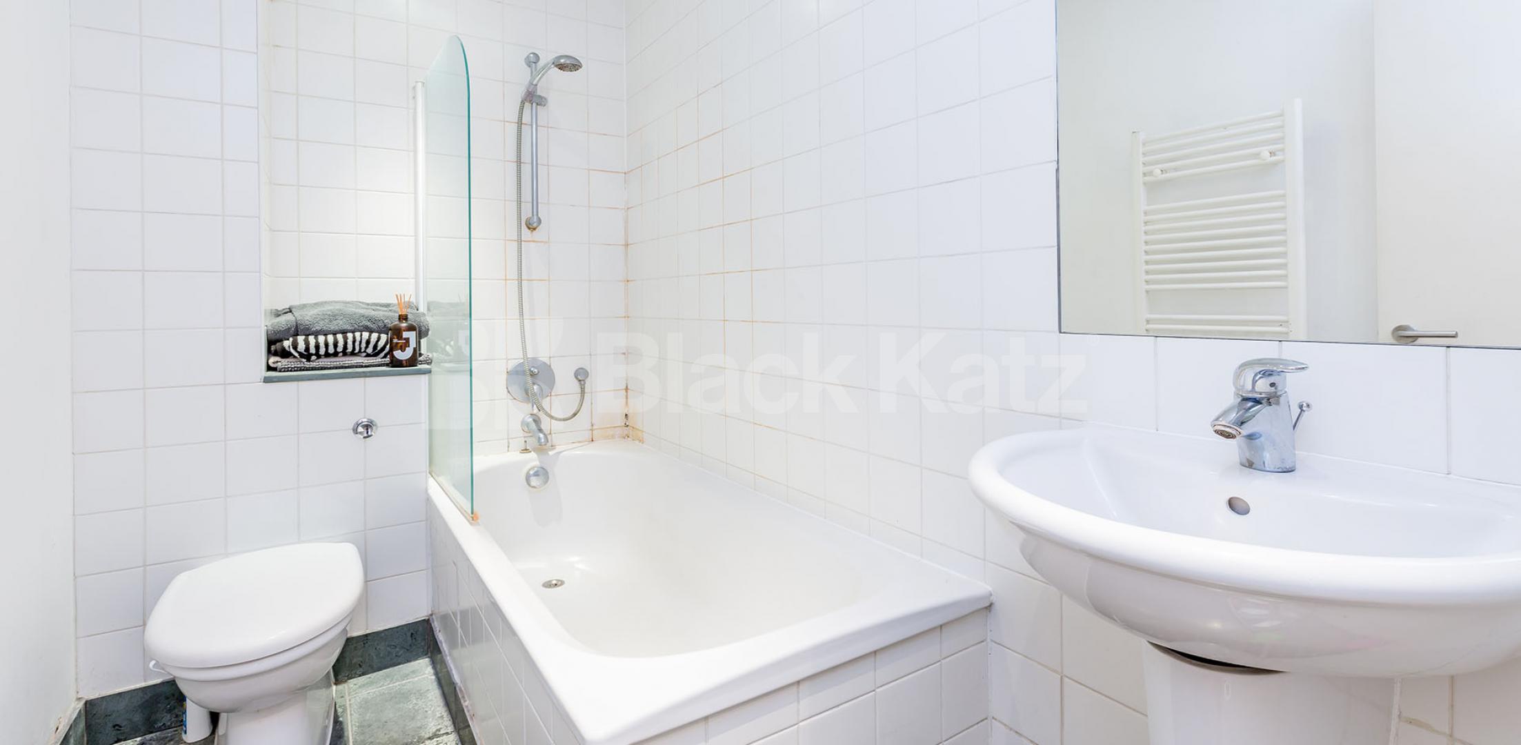 			BEAUTIFUL PERIOD CONVERSION, 1 Bedroom, 1 bath, 1 reception Flat			 Crowland Terrace, CANONBURY-ISLINGTON