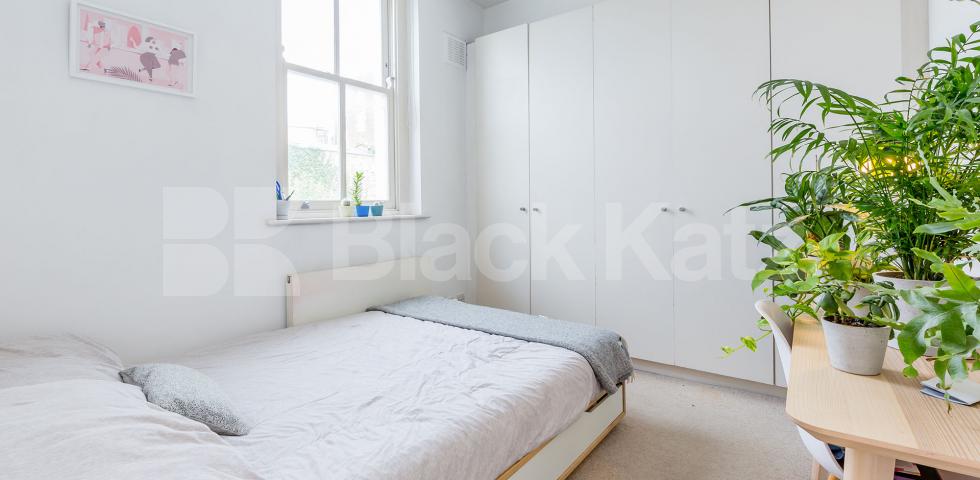 			BEAUTIFUL PERIOD CONVERSION, 1 Bedroom, 1 bath, 1 reception Flat			 Crowland Terrace, CANONBURY-ISLINGTON