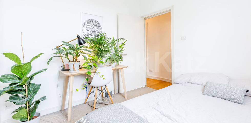 			BEAUTIFUL PERIOD CONVERSION, 1 Bedroom, 1 bath, 1 reception Flat			 Crowland Terrace, CANONBURY-ISLINGTON