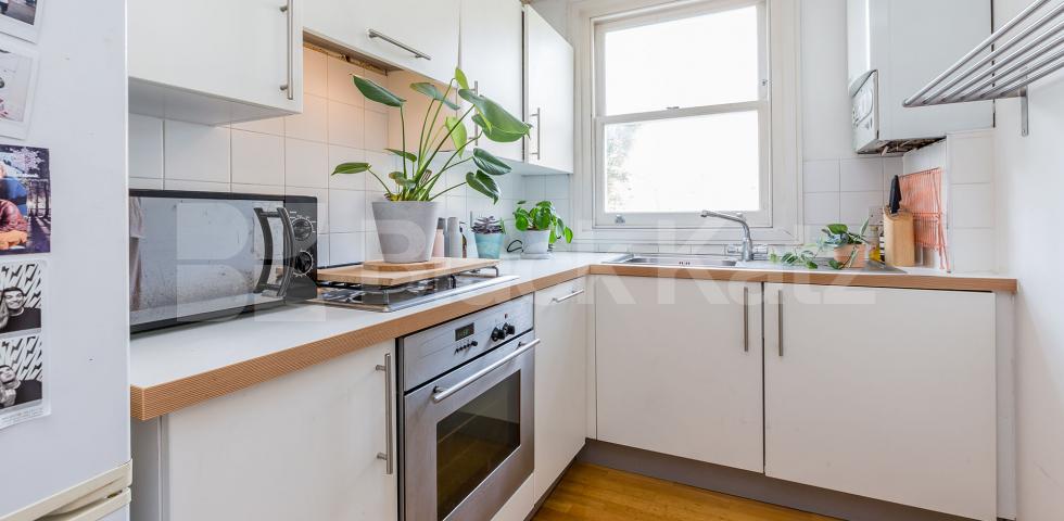 			BEAUTIFUL PERIOD CONVERSION, 1 Bedroom, 1 bath, 1 reception Flat			 Crowland Terrace, CANONBURY-ISLINGTON