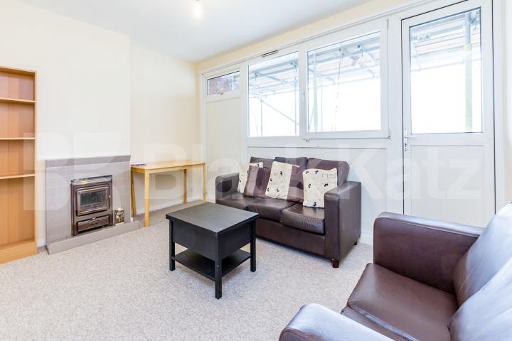 Arranged over 2 floors with 3 double bedrooms close to Kings cross Twyford Street, Kings Cross / Caledonian 