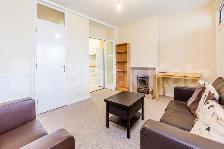 Arranged over 2 floors with 3 double bedrooms close to Kings cross Twyford Street, Kings Cross / Caledonian 