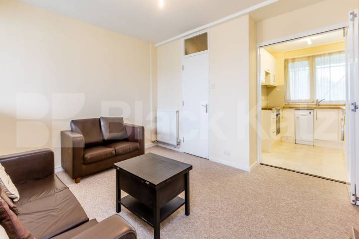 Arranged over 2 floors with 3 double bedrooms close to Kings cross Twyford Street, Kings Cross / Caledonian 
