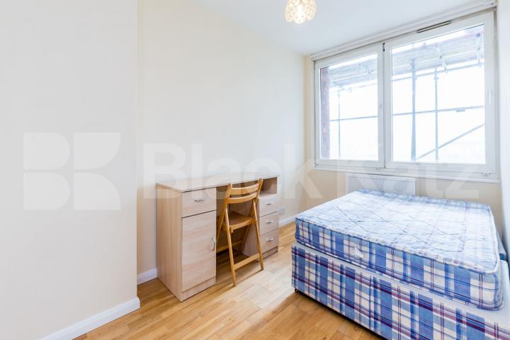Arranged over 2 floors with 3 double bedrooms close to Kings cross Twyford Street, Kings Cross / Caledonian 