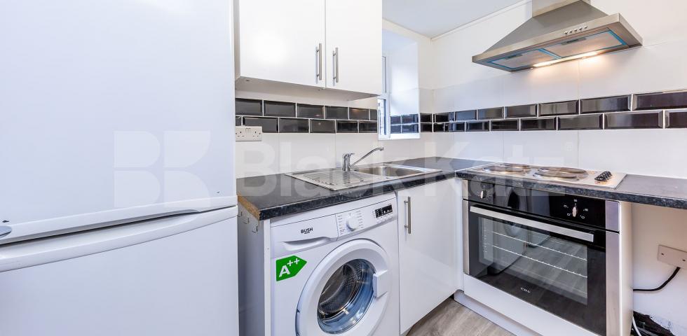 Studio Apartment, 1 bath, 1 reception Studio			 Springdale Road, STOKE NEWINGTON