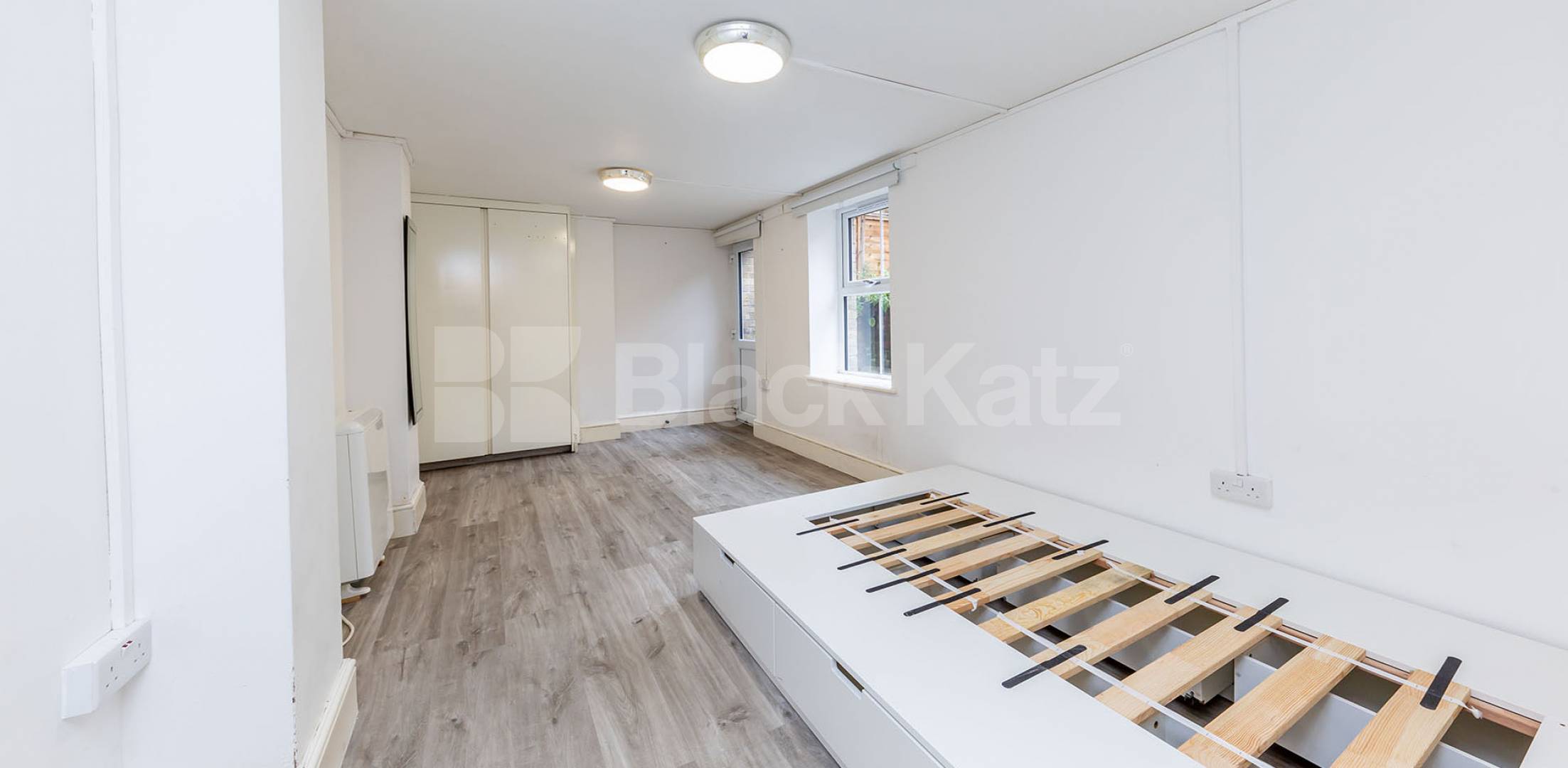 Studio Apartment, 1 bath, 1 reception Studio			 Springdale Road, STOKE NEWINGTON
