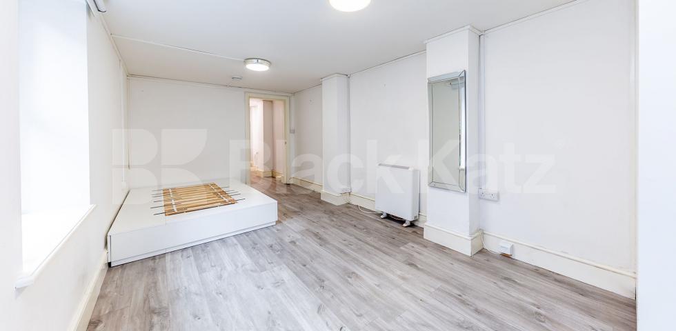 Studio Apartment, 1 bath, 1 reception Studio			 Springdale Road, STOKE NEWINGTON