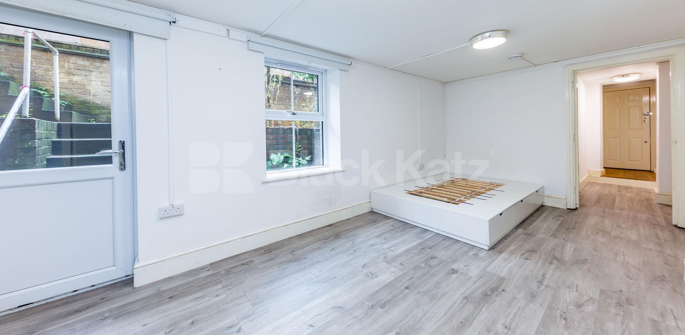 Studio Apartment, 1 bath, 1 reception Studio			 Springdale Road, STOKE NEWINGTON