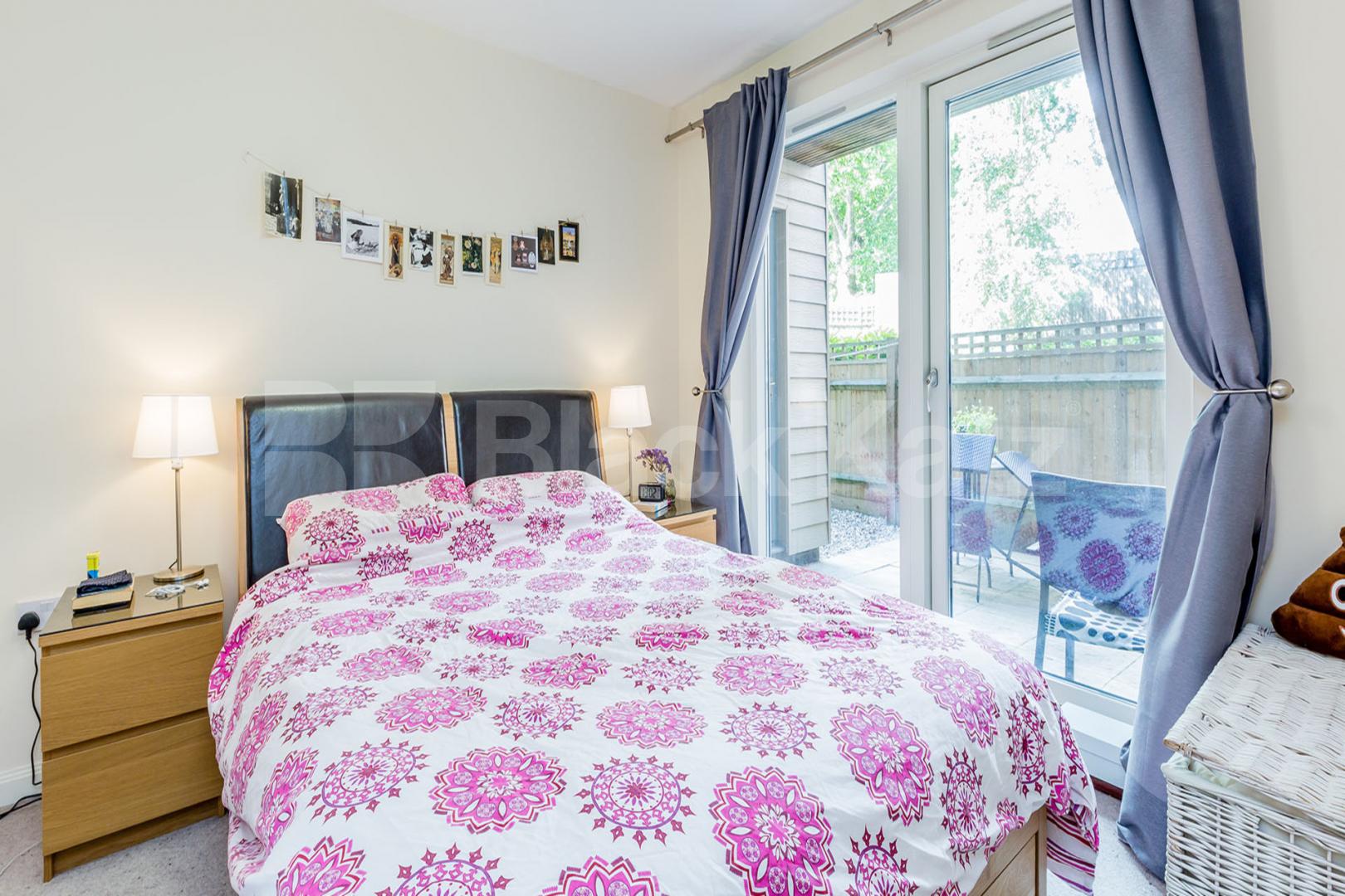 Modern and spacious 1 bedroom with access to private garden and parking space  Park Road, Crouch End