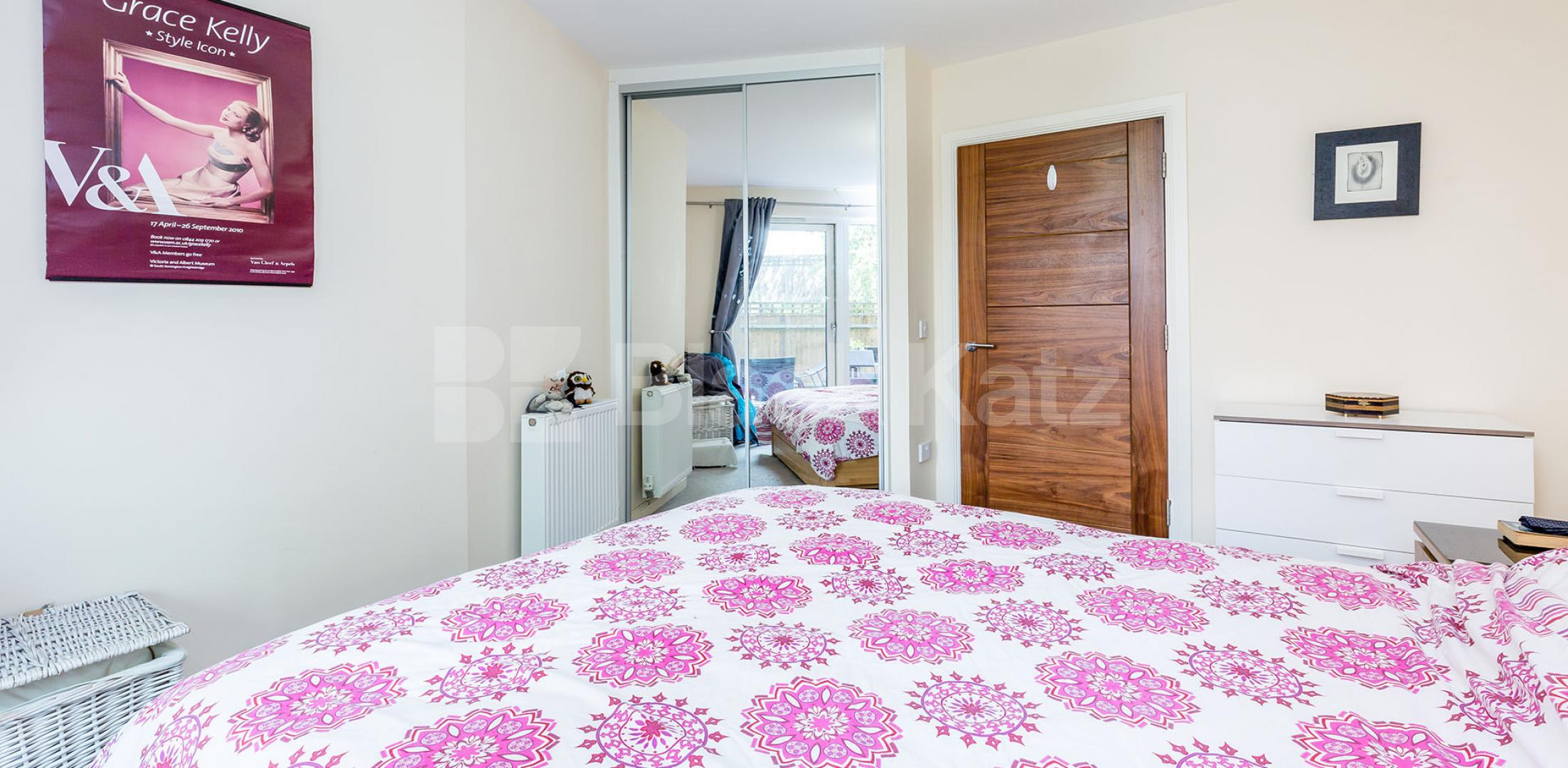 Beautiful and spacious one bedroom property with outdoor patio  Park Road, Crouch End
