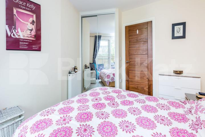 Modern and spacious 1 bedroom with access to private garden and parking space  Park Road, Crouch End