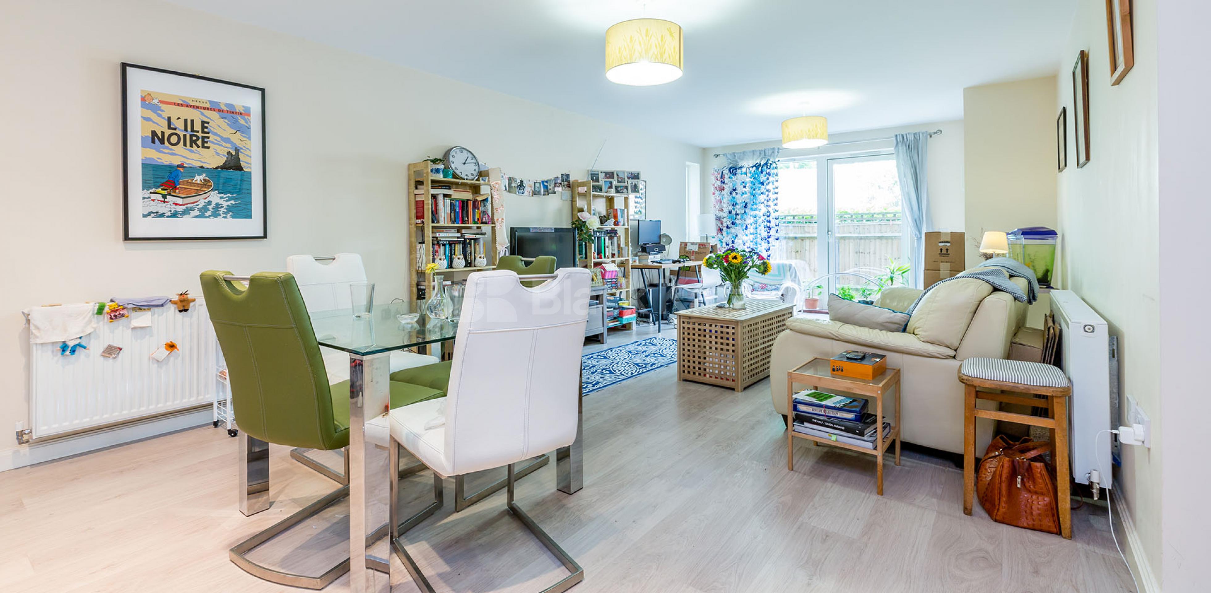 Beautiful and spacious one bedroom property with outdoor patio  Park Road, Crouch End N8