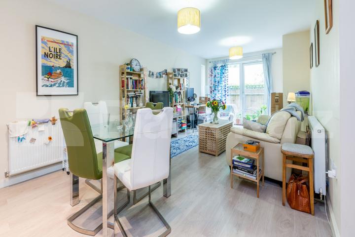 Modern and spacious 1 bedroom with access to private garden and parking space  Park Road, Crouch End