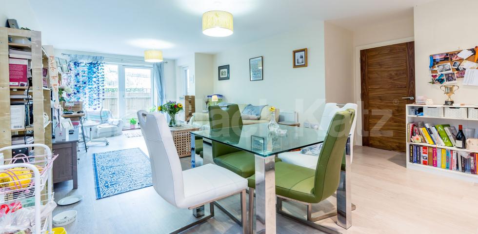 			Rent Inclusive of Heating And Hot Water , 1 Bedroom, 1 bath, 1 reception Apartment			  Park Road, Crouch End