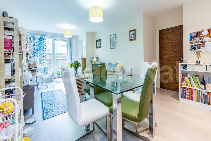 Modern and spacious 1 bedroom with access to private garden and parking space  Park Road, Crouch End
